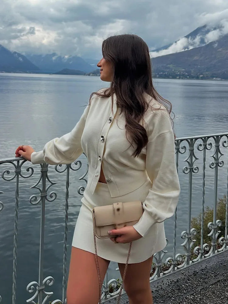 Zweiteiler Damen – Retro Strickjacke & Minirock im Slim Fit